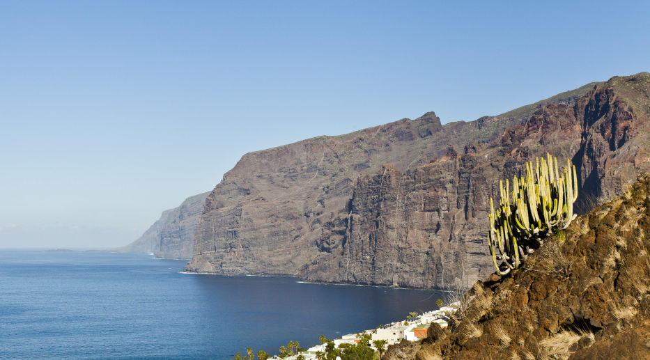 Los Gigantes Cliffs